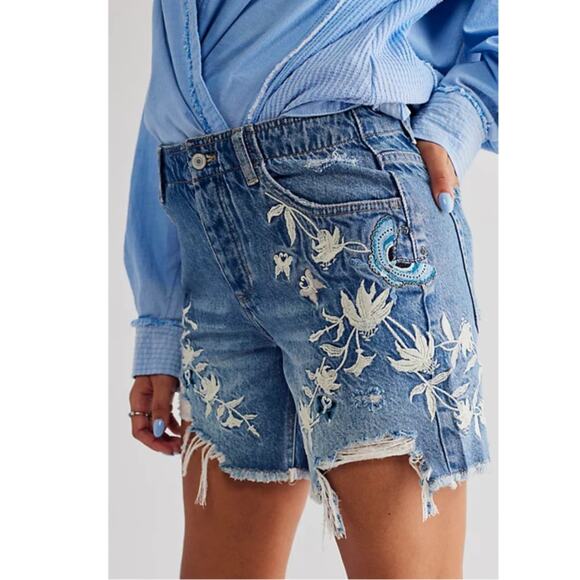 New FREE PEOPLE You're My Butterfly Embroidered Shorts CUTOFFS $198 SIZE 24 - Picture 1 of 7